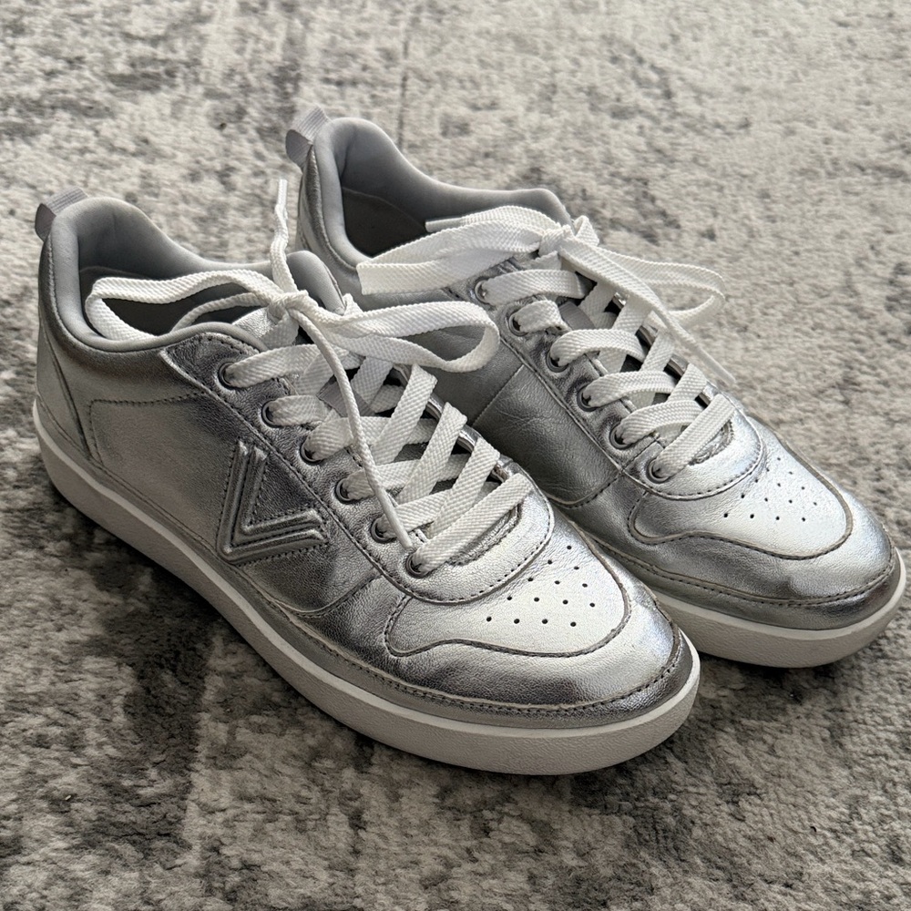 Vionic Elise Women’s Silver Sneaker - 8